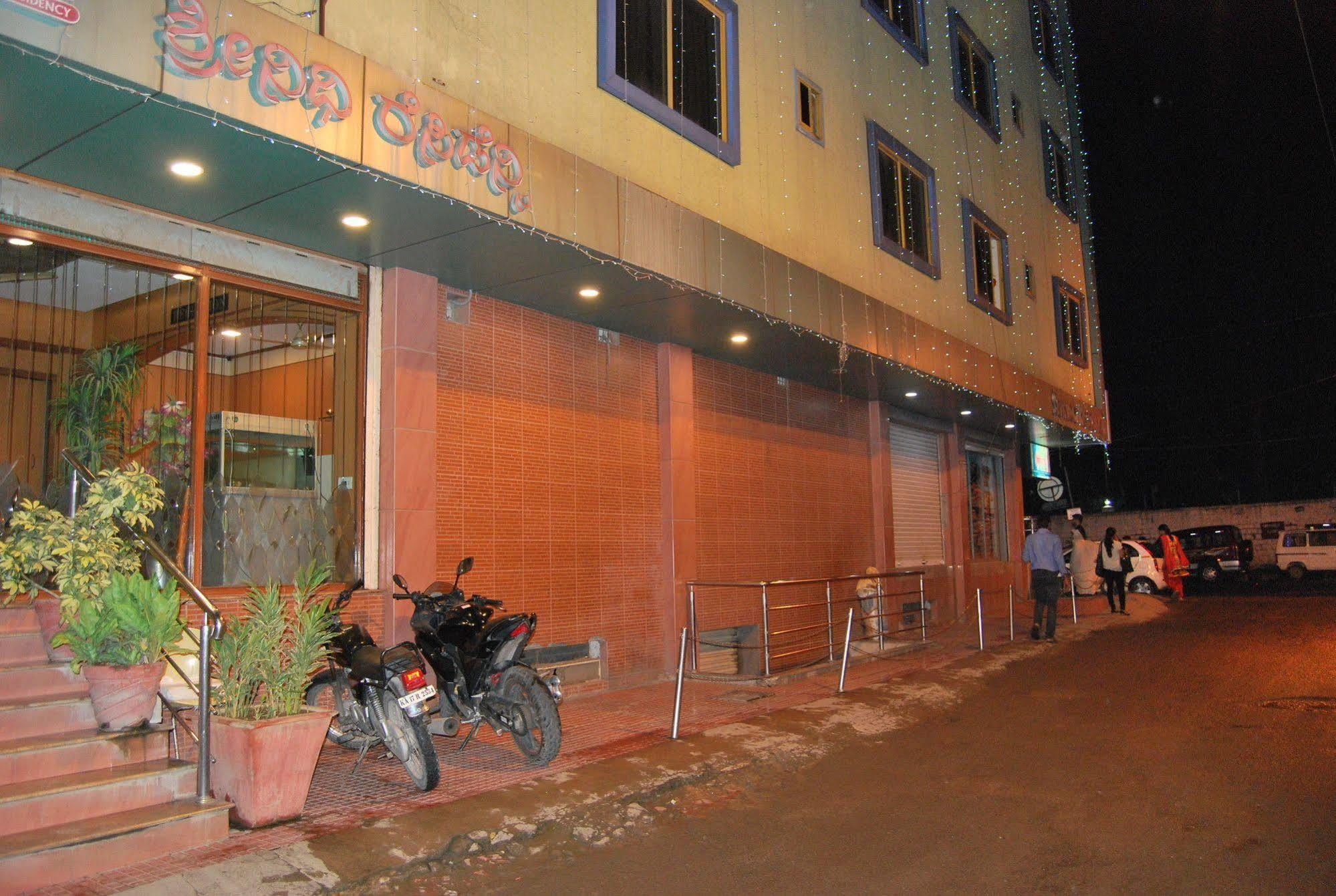 Oyo 9633 Hotel Srinidhi Residency Bengalúr Exteriér fotografie