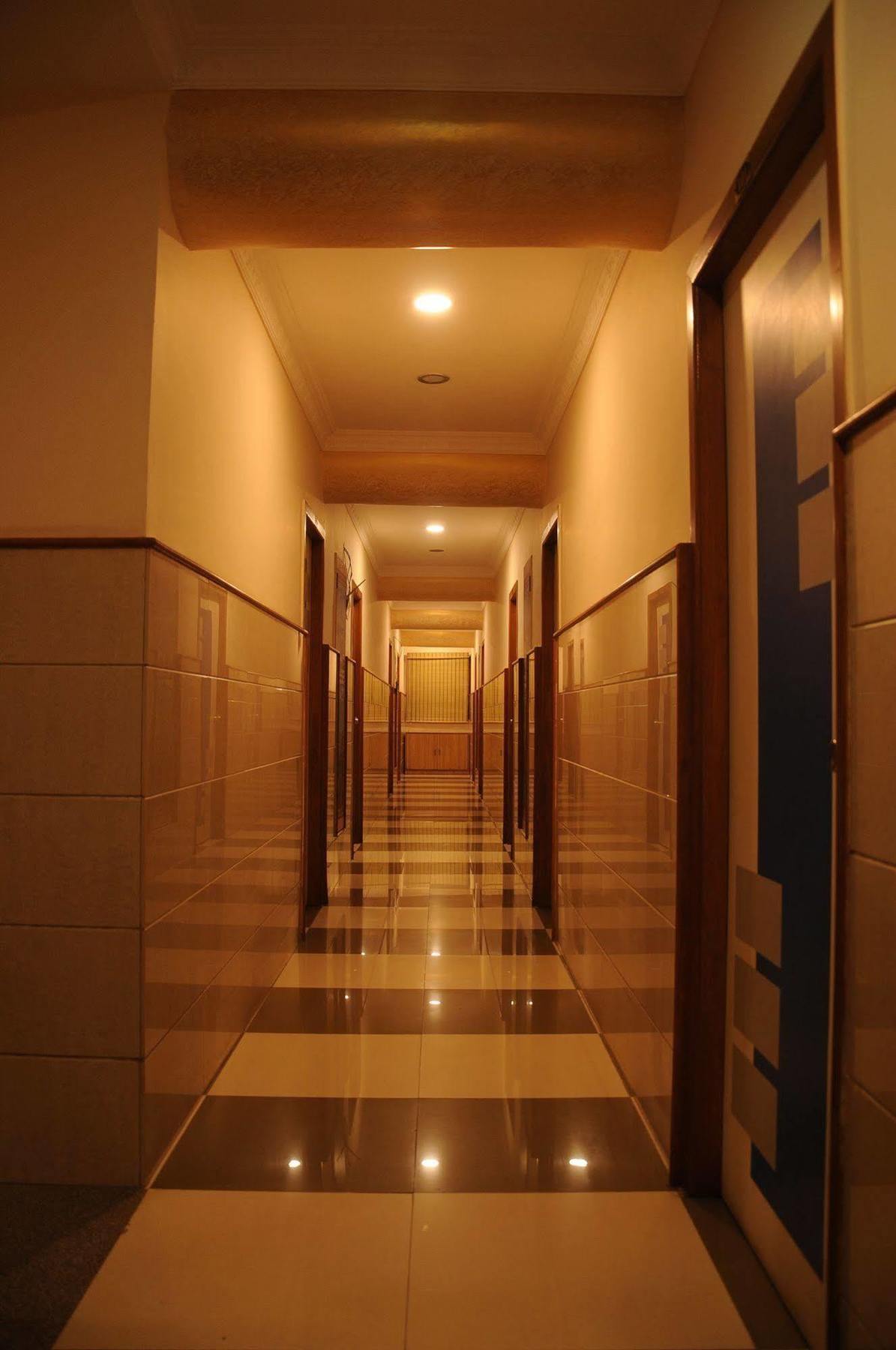 Oyo 9633 Hotel Srinidhi Residency Bengalúr Exteriér fotografie